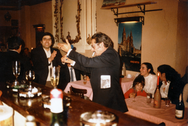 Dansende Spanjaarden in de Hogar Español, jaren 1970 – collectie Lucien Boucqué Dansende Spanjaarden in de Hogar Español, jaren 1970 – collectie Lucien Boucqué